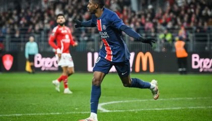 九游官网注册-连场戴帽成大巴黎领袖 登贝莱正在享受9号位