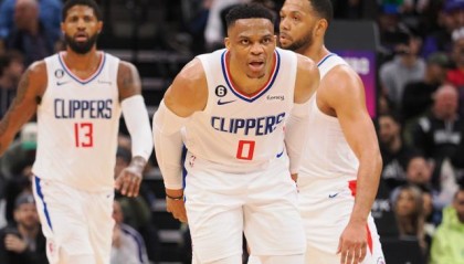 九游官网注册-西部第4变第8！快艇体验湖人的烦恼：韦少现负效应