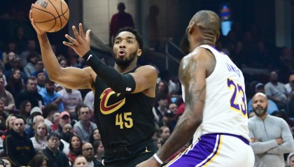 九游网页版-美记：休赛期哈登&amp;米切尔将与詹姆斯商讨 他回归家乡的相关事宜